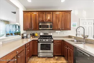 170 Shinnecock Dr, Manalapan Township, NJ 07726 - Photo 10