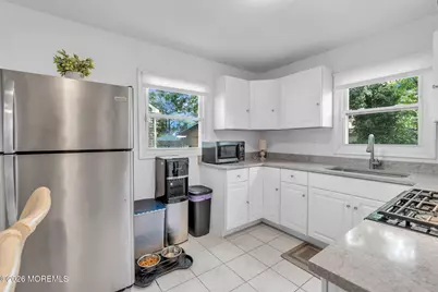 207 Pacific Avenue, Beachwood, NJ 08722 - Photo 8