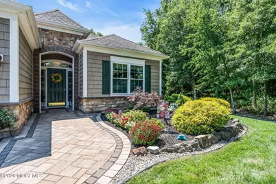 19 W Rossini Court, Farmingdale, NJ 07727 - Photo 2