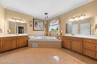 87 E Parsonage Way, Manalapan Township, NJ 07726 - Photo 8