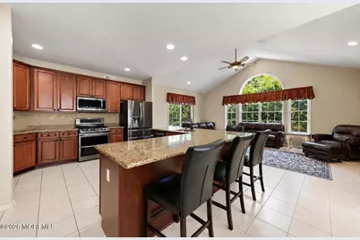 87 E Parsonage Way, Manalapan Township, NJ 07726 - Photo 6