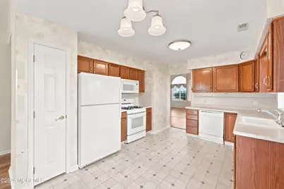 29 N Baker Drive, Jackson, NJ 08527 - Photo 10