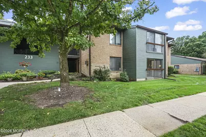 233 Medford Court #E, Manalapan Township, NJ 07726 - Photo 2