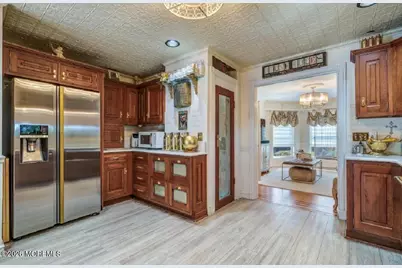 410 Thompson Avenue, Middletown, NJ 07748 - Photo 20