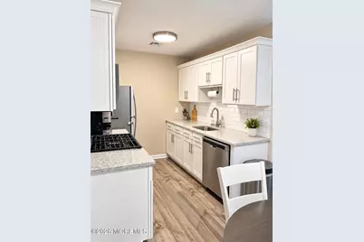 231 Atlantic Street #15, Keyport, NJ 07735 - Photo 4