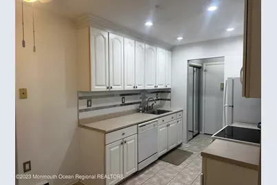 5 Pine Cluster Circle #J, Manalapan Township, NJ 07726 - Photo 4