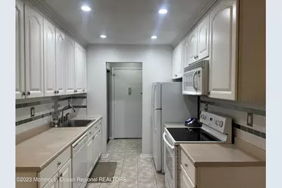 5 Pine Cluster Circle #J, Manalapan Township, NJ 07726 - Photo 1