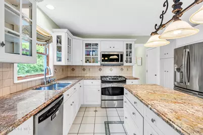 30 Amagansett Drive, Morganville, NJ 07751 - Photo 14