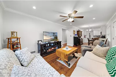 8 Meadowbrook Avenue, Eatontown, NJ 07724 - Photo 8