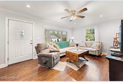 8 Meadowbrook Avenue, Eatontown, NJ 07724 - Photo 4