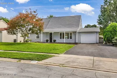 28 Fayette Lane, Matawan, NJ 07747 - Photo 2