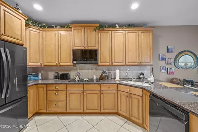 23 W Parsonage Way, Manalapan Township, NJ 07726 - Photo 12