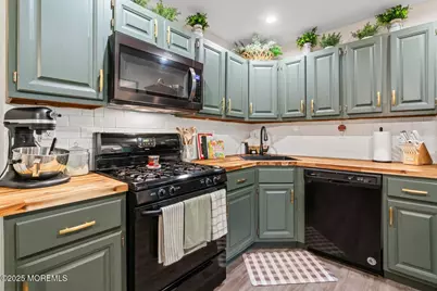 35 Beaumont Court, Tinton Falls, NJ 07724 - Photo 6