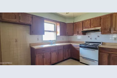 17 Bennington Drive, Toms River Township, NJ 08757 - Photo 10