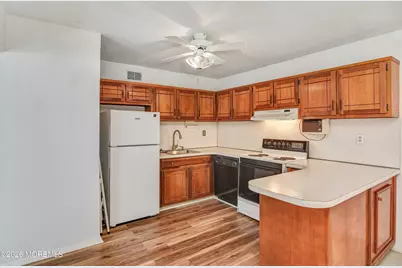 51 Piazza Tasso #F, Freehold, NJ 07728 - Photo 4