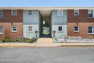 39 Cambridge Ct, Lakewood, NJ 08701 - Photo 2