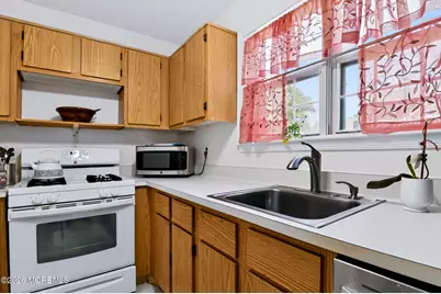 34 Morden Close, Freehold, NJ 07728 - Photo 16