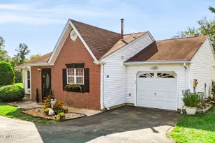 34 Morden Close, Freehold, NJ 07728 - Photo 6