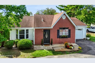 34 Morden Close, Freehold, NJ 07728 - Photo 4
