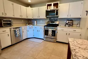 267 Tulip Ln, Freehold, NJ 07728 - Photo 8