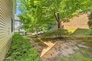 25 Brittany Ct, Atlantic Highlands, NJ 07716 - Photo 20