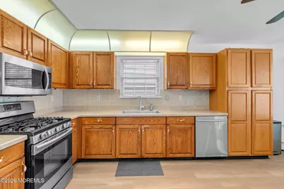 102 Canterbury Lane, Toms River Township, NJ 08757 - Photo 18