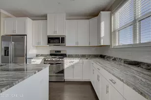 26 Mariveles Wy, Tinton Falls, NJ 07724 - Photo 4