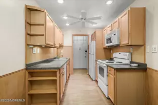 63 Overlook Way, Manalapan Township, NJ 07726 - Photo 20