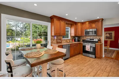 122 Hibernia Way, Freehold, NJ 07728 - Photo 4