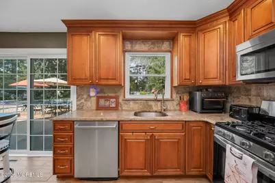 122 Hibernia Way, Freehold, NJ 07728 - Photo 20