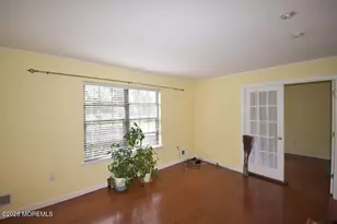 1304 Wellington Pl, Aberdeen Township, NJ 07747 - Photo 6