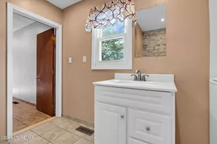 1 Krueger Pl, Middletown, NJ 07748 - Photo 28