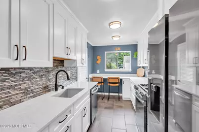 9 Gloria Court, Tinton Falls, NJ 07724 - Photo 4