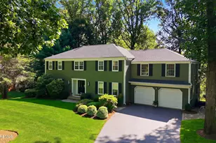 41 Hillyer Cir, Middletown, NJ 07748 - Photo 2