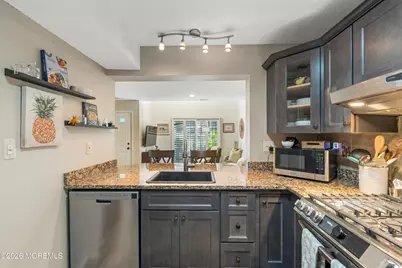 49 Richmond Court, Tinton Falls, NJ 07712 - Photo 6
