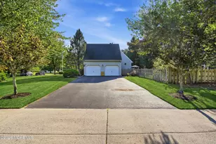 9 Lakeview Dr, Tinton Falls, NJ 07712 - Photo 4