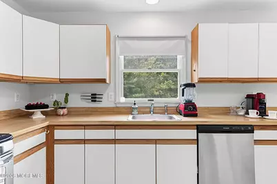 1 Launcelot Lane, Jamesburg, NJ 08831 - Photo 12