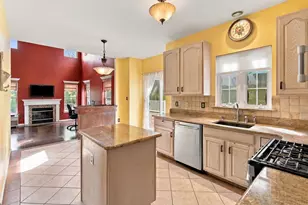 28 Violet Cir, Howell Township, NJ 07731 - Photo 10