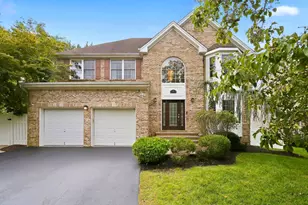 28 Violet Cir, Howell Township, NJ 07731 - Photo 2