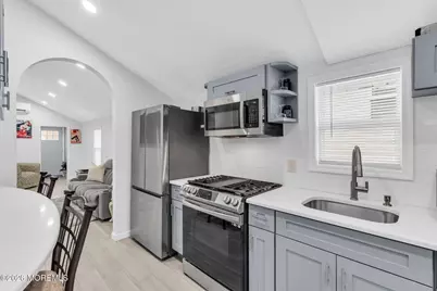337 Shoreland Circle, Laurence Harbor, NJ 08879 - Photo 10