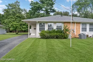 48 Berkshire Ct, Toms River Township, NJ 08753 - Photo 2
