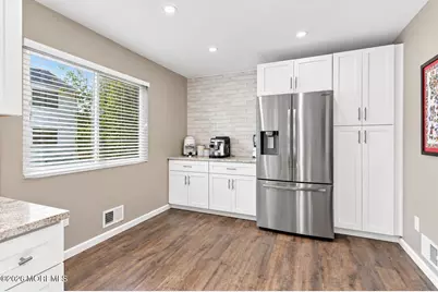 565 Clubhouse Drive, Middletown, NJ 07748 - Photo 10