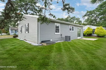 18 N Chestnut Avenue, Whiting, NJ 08759 - Photo 4
