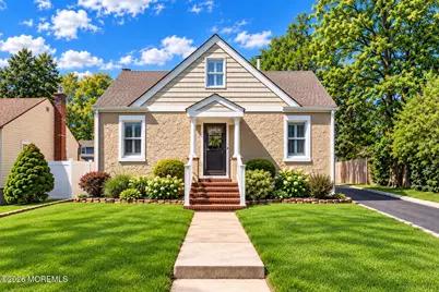 542 Clinton Avenue, Belford, NJ 07718 - Photo 2