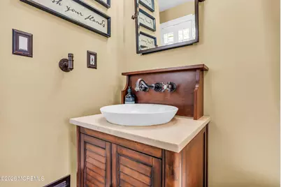 542 Clinton Avenue, Belford, NJ 07718 - Photo 14
