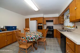 331 Sherwood Dr, Aberdeen Township, NJ 07735 - Photo 12