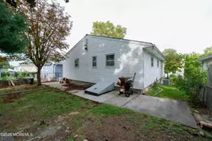 331 Sherwood Dr, Aberdeen Township, NJ 07735 - Photo 6