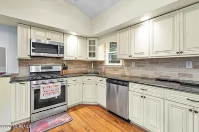83 Walnut Ave Avenue, Red Bank, NJ 07701 - Photo 12