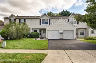 76 Harbor Cir, Freehold, NJ 07728 - Photo 2