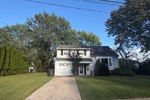 6 Roslyn Dr, Oakhurst, NJ 07755 - Photo 1